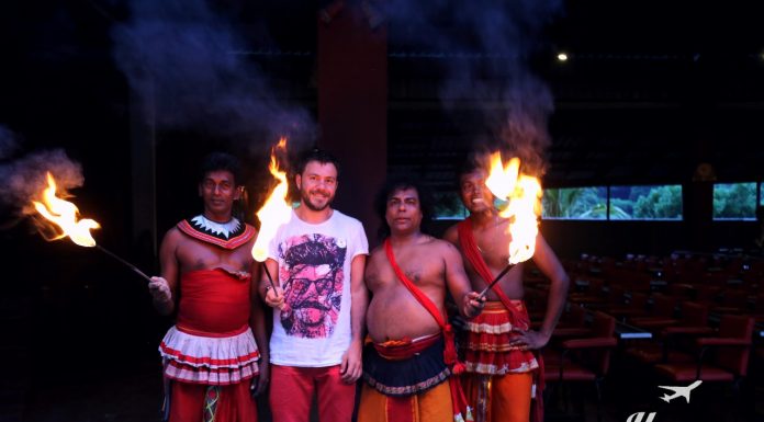 Ο Ευτύχης στην Σρι Λάνκα με ντόπιους