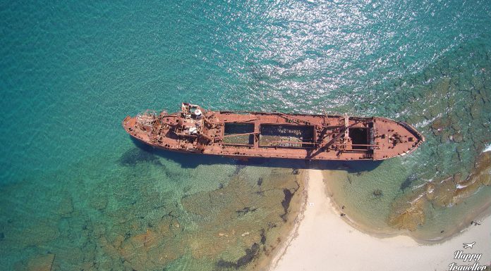Πανοραμικό πλάνο από το ναυάγιο Δημήτρης στο Βαλτάκι