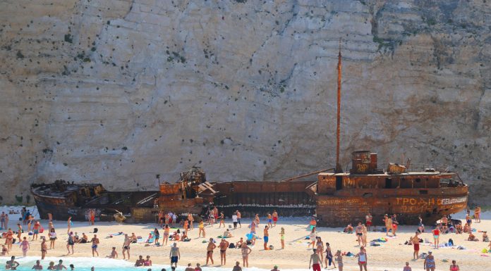 Παραλία Ναυάγιο στη Ζάκυνθο με το διάσημο ναυάγιο και τα μπλε νερά