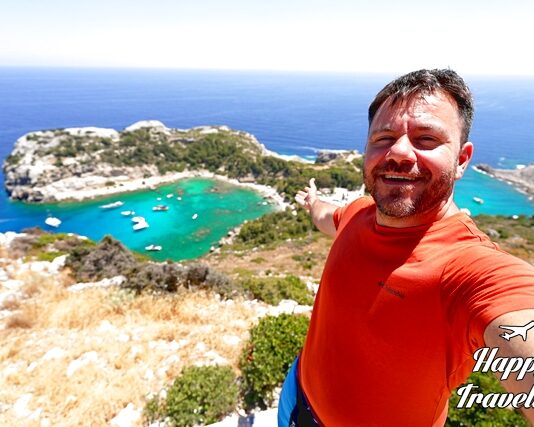 παραλία Άντονι Κουίν Ρόδος, βραχώδης ακτή με τιρκουάζ νερά και φυσική ομορφιά