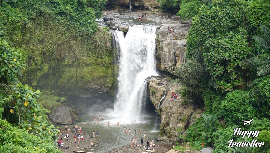 tegenungan-waterfall-happy-traveller-bali
