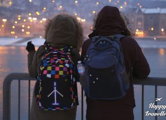 Ευτύχης και Ηλέκτρα στη Βουδαπέστη με φόντο τον ποταμό Δούναβη