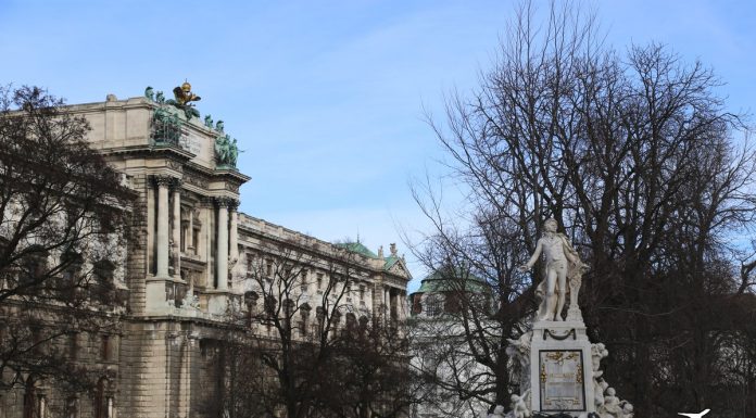 Εντυπωσιακή εξωτερική άποψη της Εθνικής Βιβλιοθήκης της Βιέννης