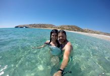 Ευτύχης και Ηλέκτρα κάνουν μπάνιο στα νερά της Γαύδου