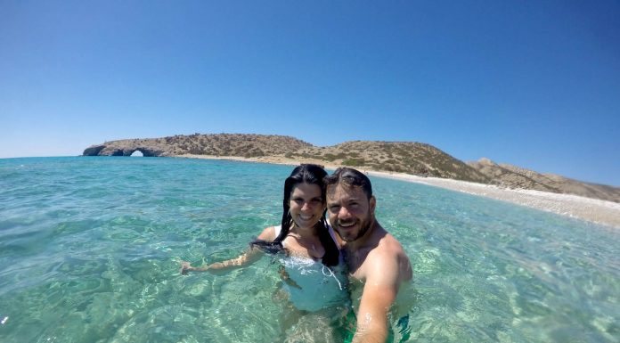 Ευτύχης και Ηλέκτρα κάνουν μπάνιο στα νερά της Γαύδου