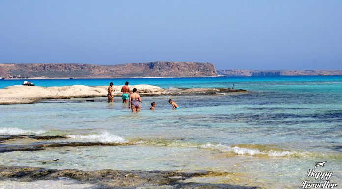Happy Traveller στα Χανιά | Ολόκληρο επεισόδιο Πανοραμική άποψη της λιμνοθάλασσας του Μπάλου στην Κρήτη με τα κρυστάλλινα γαλάζια νερά και την λευκή αμμουδιά.