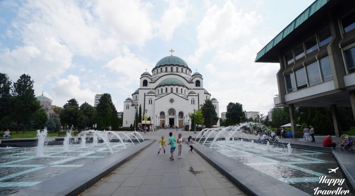 Εξωτερική άποψη της επιβλητικής εκκλησίας του Αγίου Σάββα στο Βελιγράδι, Σερβία.