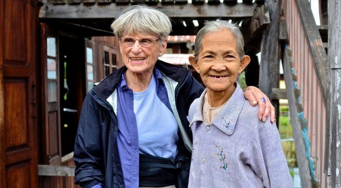 Είναι 86 ετών, έχει επισκεφθεί 87 χώρες και συνεχίζει ακάθεκτη!