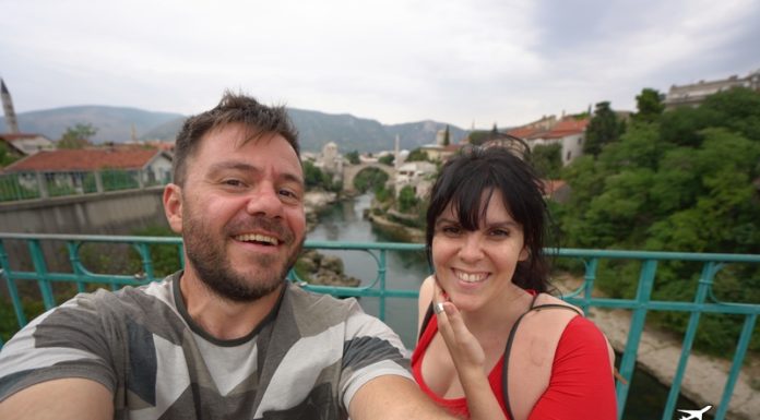 Ο Ευτύχης και η Ηλέκτρα στην γέφυρα του Μοστάρ