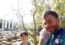 Happy Traveller στη Σαμοθράκη | Ολόκληρο επεισόδιο Ο Ευτύχης και η Ηλέκτρα στο Ιερό των Μεγάλων Θεών στη Σαμοθράκη, ανάμεσα σε αρχαία ερείπια.