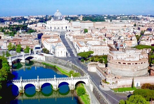 Πού να πας με λιγότερα από 200€ από Αθήνα & Θεσσαλονίκη Επιβλητική Ρώμη, της Ιταλίας ένα ηλιόλουστο πρωινό