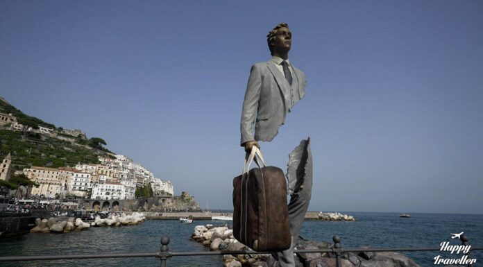 Είδαμε τους ταξιδιώτες του Bruno Catalano Γλυπτά «Οι ταξιδιώτες» του Bruno Catalano, με κομμένα σώματα και βαλίτσες ως ένδειξη τέχνης