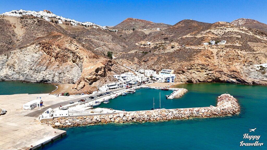 Το όμορφο λιμανάκι στην Ανάφη 