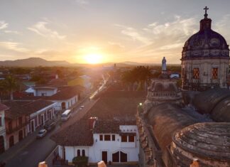 Υπέροχο ηλιοβασίλεμα στην όμορφη Γρανάδα της Νικαράγουα