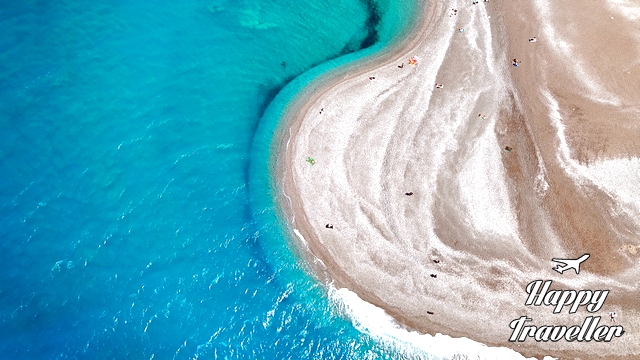 Η Ρόδος φημίζεται για τις πανέμορφες θάλασσες και τις εκπληκτικές παραλίες
