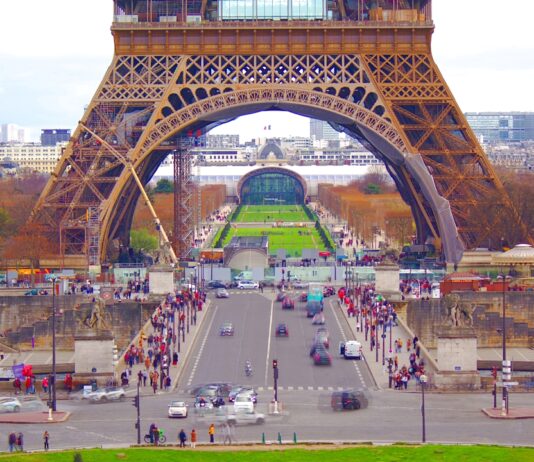 Άνοιξη στην πόλη του φωτός Φωτογραφία του Πύργου του Άιφελ στο Παρίσι, Γαλλία