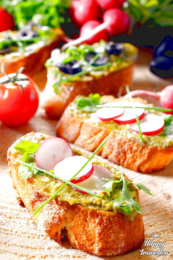 Tapas – Μικρές και πεντανόστιμες μπουκιές ισπανικής κουζίνας που προκαλούν γευστική απόλαυση.