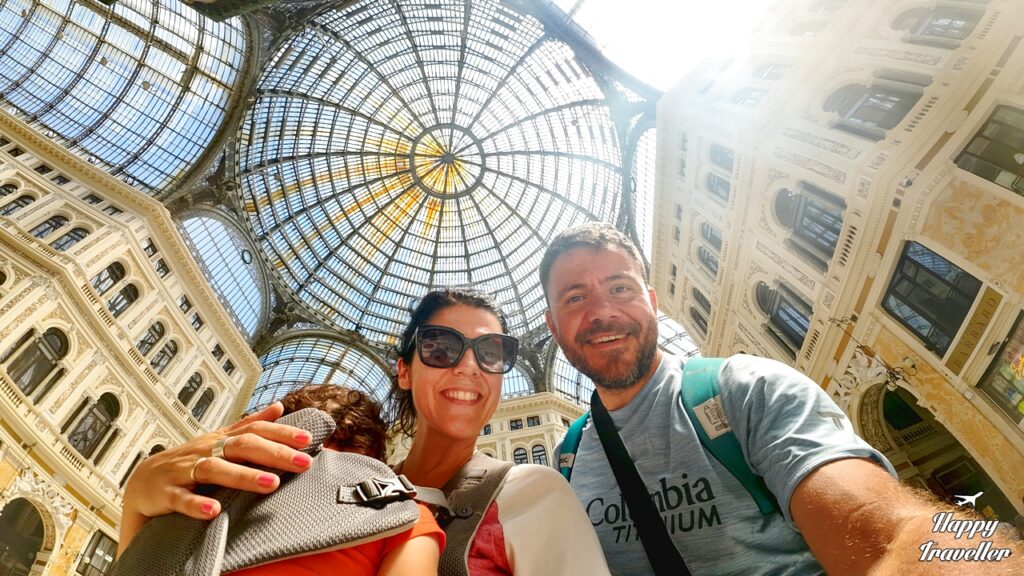 Στην Galleria Umberto I! Ο Ευτύχης και η Ηλέκτρα στη διάσημη στοά της Νάπολης