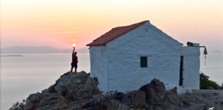 Η ήρεμη πλευρρά του νησιού της Αίγινας