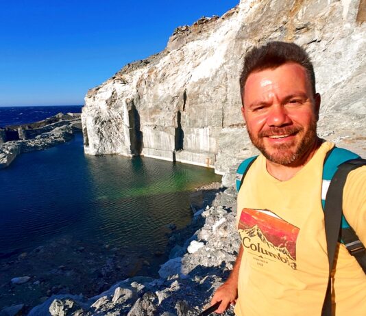 Happy Traveller στην Τήνο μέρος Β | Επεισόδιο Ο Ευτύχης στο Λατομείο του Κούμελα ένα μέρος μαγικό στην Τήνο.