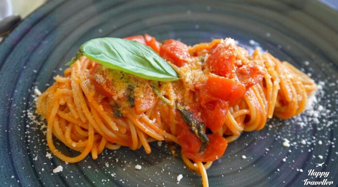 Τα 10 πράγματα που πρέπει να φας στη Νάπολη: Πλήρης γαστρονομικός οδηγός (+ΒΙΝΤΕΟ) Γαστρονομικό ταξίδι στη Νάπολη! Μοναδική αυθεντική μακαρονάδα ναπολιτέν