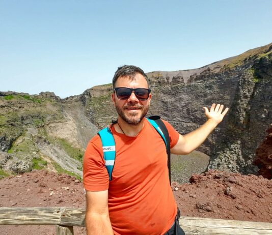 Ανάβαση στον εμβληματικό ηφαίστειο Βεζούβιο (+ΒΙΝΤΕΟ)