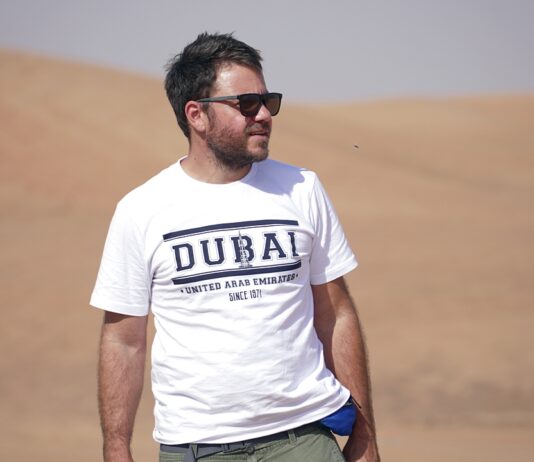 Το νέο travel trend του 2025: Χριστούγεννα με ήλιο και μαγιό Ο Ευτύχης στο Ντουμπάι