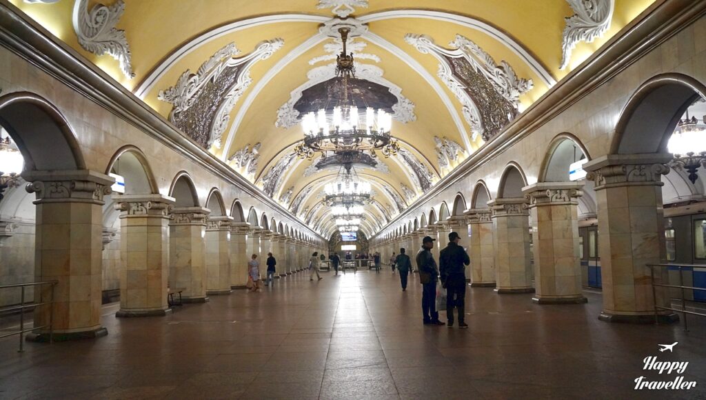 Ένας από τους πιο γνωστούς σταθμούς. Ο σταθμός Komsomolskaya.