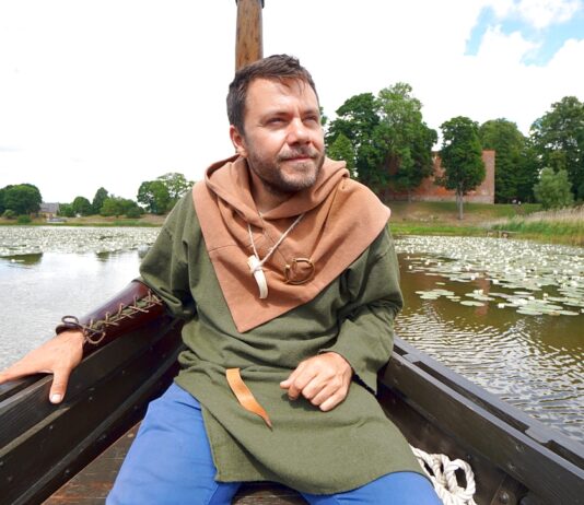 Γίναμε ΒΙΚΙΝΚΓΣ στην Grobiņa: «Η πόλη των Βίκινγκς» της Λετονίας (ΒΙΝΤΕΟ) Γίναμε ΒΙΚΙΝΚΓΣ στην Grobiņa: «Η πόλη των Βίκινγκς» της Λετονίας (ΒΙΝΤΕΟ)