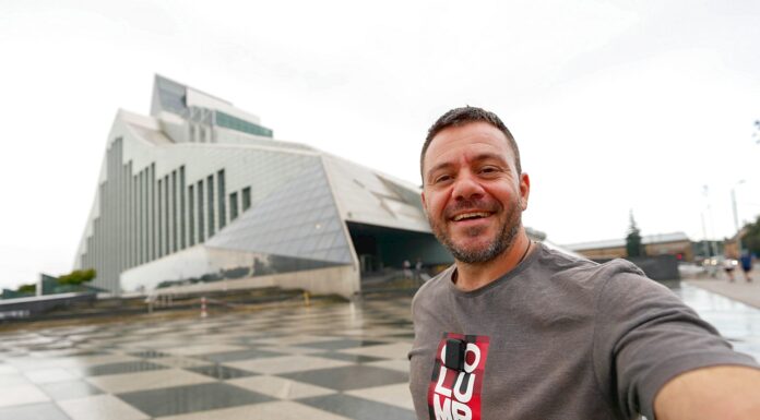 Ο Ευτύχης στην Εθνική Βιβλιοθήκη, ένα από τα πιο επιβλητικά κτίρια της Ρίγας