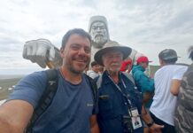 ΜΠΑΜΠΗΣ ΜΠΙΖΑΣ: Ο Ευτύχης Μπλέτσας συζητάει με τον πιο πολυταξιδεμένο άνθρωπο του κόσμου Ο Ευτύχης Μπλέτσας με τον Μπάμπη Μπίζα