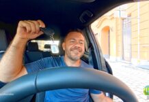 ΡΙΓΑ: Νοίκιασα αμάξι με εφαρμογή, σαν να είναι πατίνι!