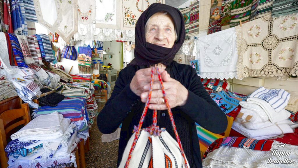 Μια καταπληκτική Ανωγειανη που συναντήσαμε κατά την παραμονή μας στο χωριό 