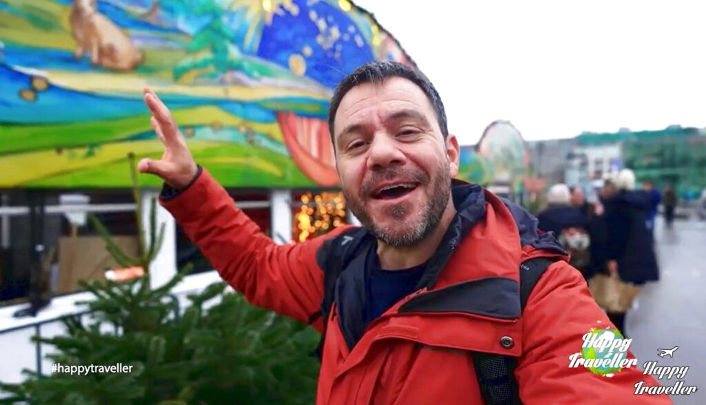 ΑΜΒΟΥΡΓΟ: Τρώμε donauwelle σε πλωτή καφετέρια στη λίμνη Αουσενάλστερ (ΒΙΝΤΕΟ)