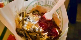 Λαπωνικό street food στη Σουηδία: Ο Ευτύχης δοκιμάζει σάντουιτς με καπνιστό τάρανδο στο Liseberg (Γκέτεμποργκ)