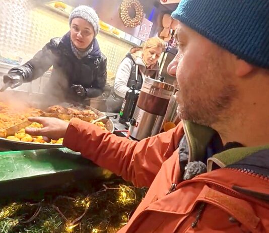 Πολωνικό bigos στο Γκντανσκ: Λάχανο με λουκάνικο στη χριστουγεννιάτικη αγορά του Γκντανσκ