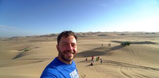 Ο Ευτύχης στους αμμόλοφους κοντά στην πόλη ICA