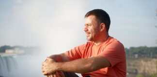 Ο Ευτύχης στον καταρράκτη του Νιαγάρα