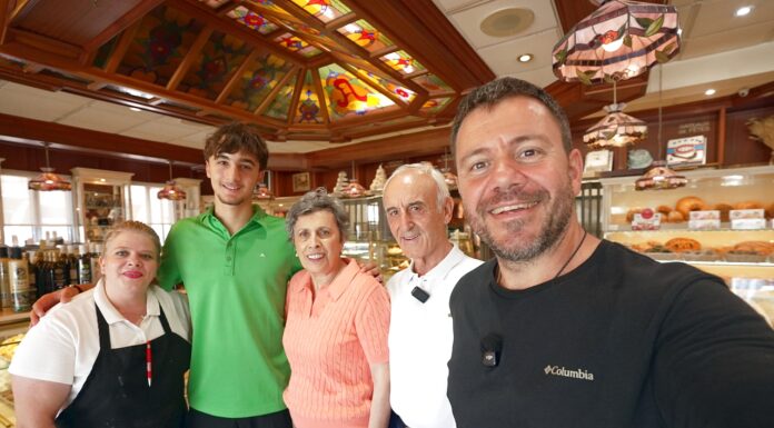 Οι Έλληνες ομογενείς μαζί με τον Ευτύχη Μπλέτσα