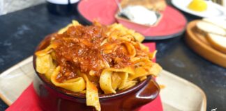 Παραδοσιακές χυλοπίτες Μετσόβου με κρέας