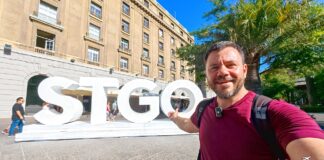 Ο Ευτύχης Μπλέτσας στο κέντρο του Σαντιάγο της Χιλής