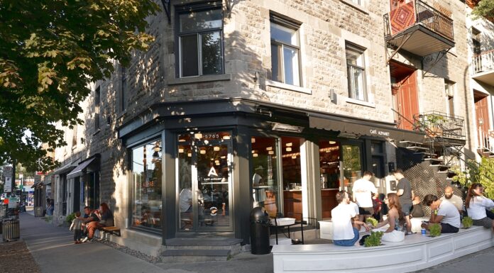 Το ελληνικό καφέ στην καρδιά του Μόντρεαλ του Καναδά