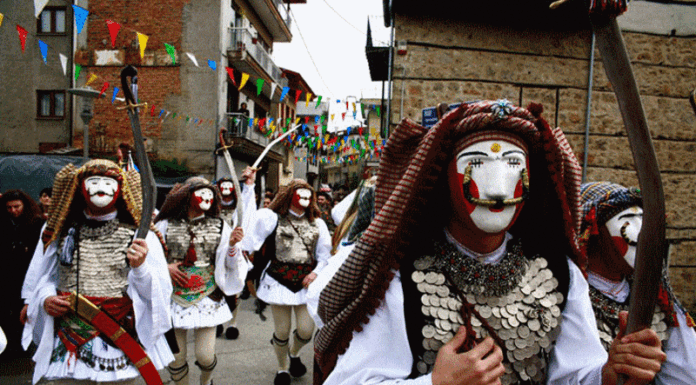 Το μοναδικό έθιμο της Νάουσας Γενίτσαροι και Μπούλες