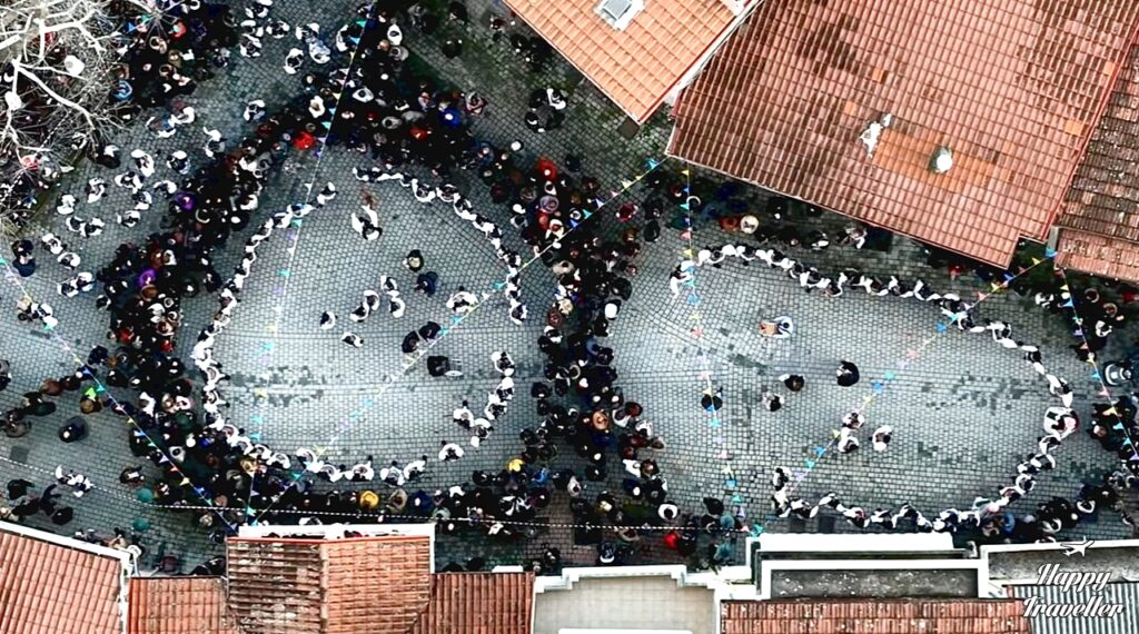 Το έθιμο της Νάουσα είναι πολύ εντυπωσιακό