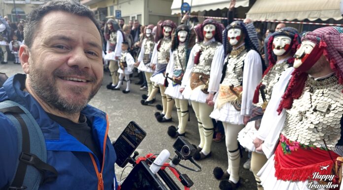 Μπούλες ή Γενίτσαροι και Μπούλες ή Μπούλα είναι παλαιότατο αποκριάτικο έθιμο της Νάουσας Ημαθίας