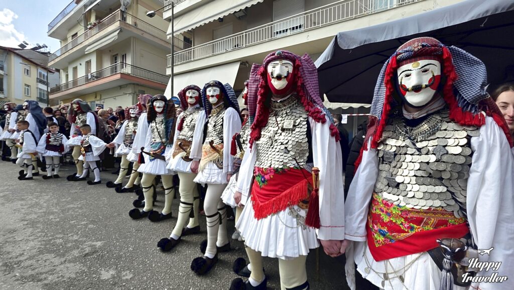 Το έθιμο «Γενίτσαροι και Μπούλες» της Νάουσας ξεκινάει από την αρχαιότητα και έχει τις ρίζες του στη λατρεία του θεού Διονύσου.