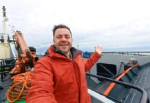 Ο Ευτύχης πάνω στο πλοίο για να πάμε στο νησί της Μαγδαληνής με τους πιγκουίνους στην Παταγονία