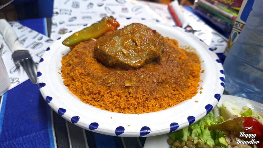 Ένα από τα πιο παραδοσιακά πιάτα της Τυνησίας είναι το κους κους με μοσχάρι. 