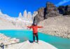 Ευτύχης Μπλέτσας στο Torres del Paine στη Χιλή, μπροστά από το εντυπωσιακό παταγονικό τοπίο με βουνά, λίμνες και άγρια φύση