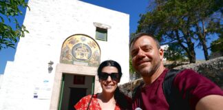 Ο Ευτύχης και η Ηλέκτρα στο σπήλαιο της Αποκάλυψης στην Πάτμο: Ένα από τα σημαντικότερα προσκυνήματα της Ελλάδας